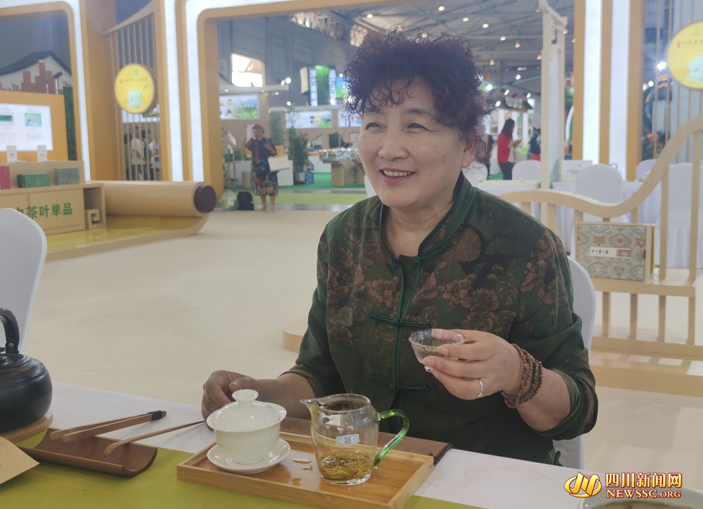 中國國際茶文化研究會理事、四川省茶文化協(xié)會會長張京_副本.jpg