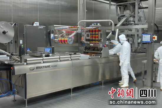 張飛牛肉生產(chǎn)車間。(活動主辦方 供圖)