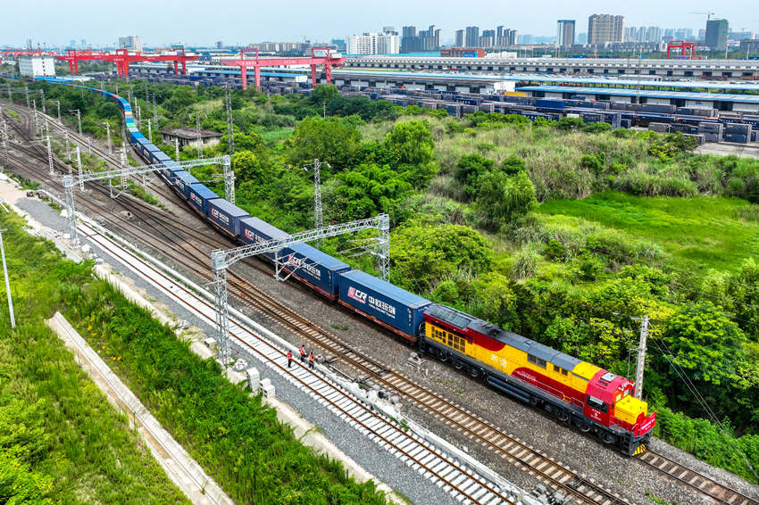 中歐班列（成渝）駛出成都國際鐵路港。青白江區(qū)委宣傳部供圖