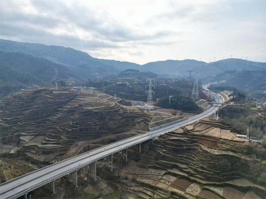 美姑至昭覺(jué)通車(chē)段航拍.jpg